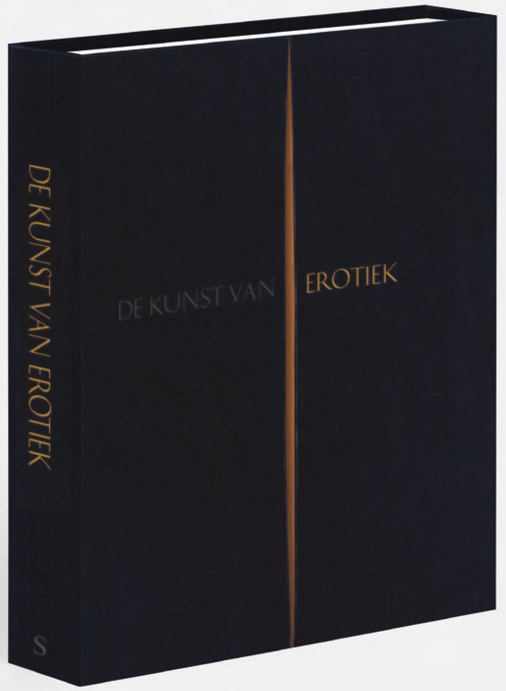 Zwarte cassette met gouden titel De Kunst van Erotiek, schuin gefotografeerd
