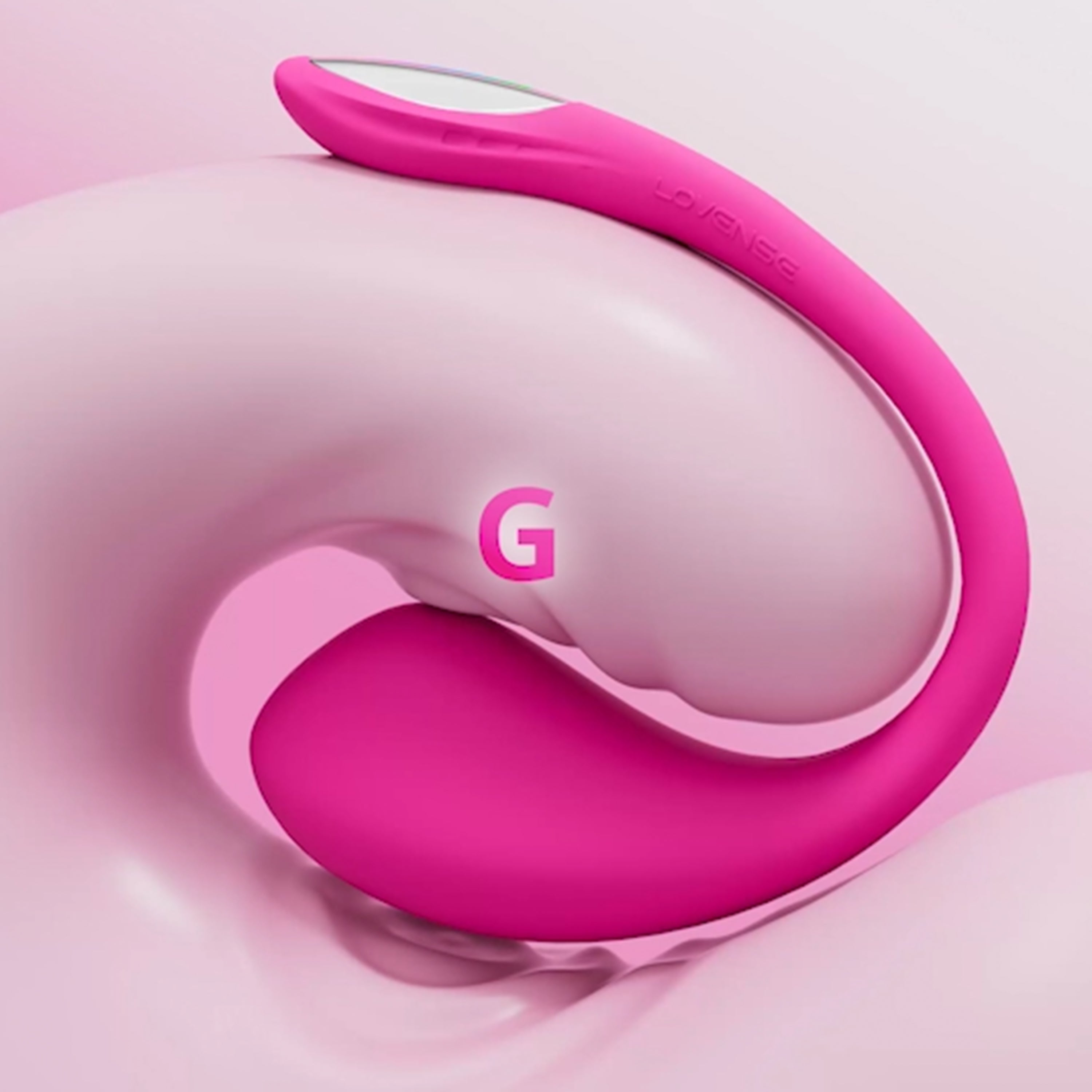 Zijaanzicht Lovense Lush 4 vibrerende stimulator met gebogen vorm en flexibele staart voor comfort