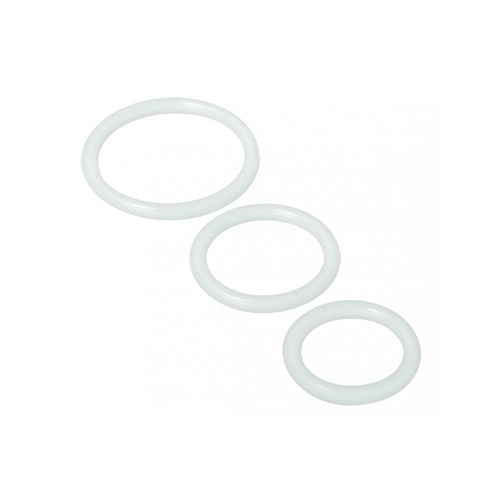 Set van drie transparante siliconen cockringen in verschillende maten op witte achtergrond